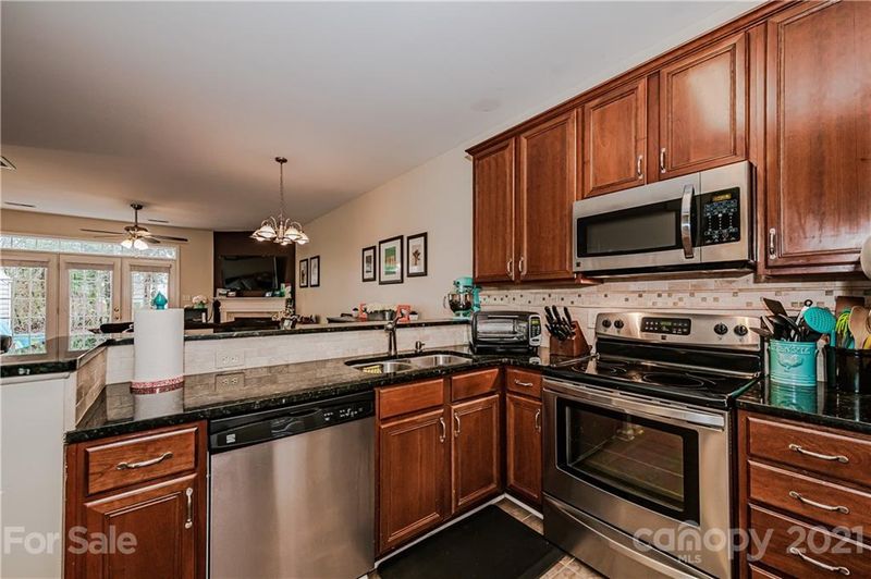 1535 Sylvia Ct, Charlotte, NC 28205