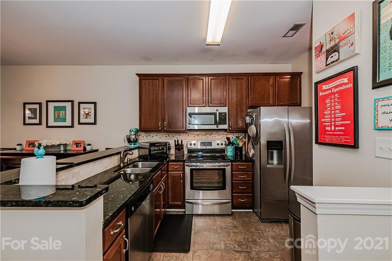 1535 Sylvia Ct, Charlotte, NC 28205