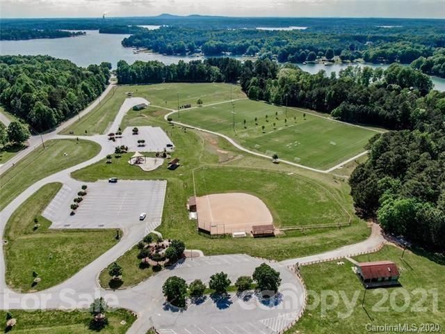 121 Summerwind Dr, Mooresville, NC 28117