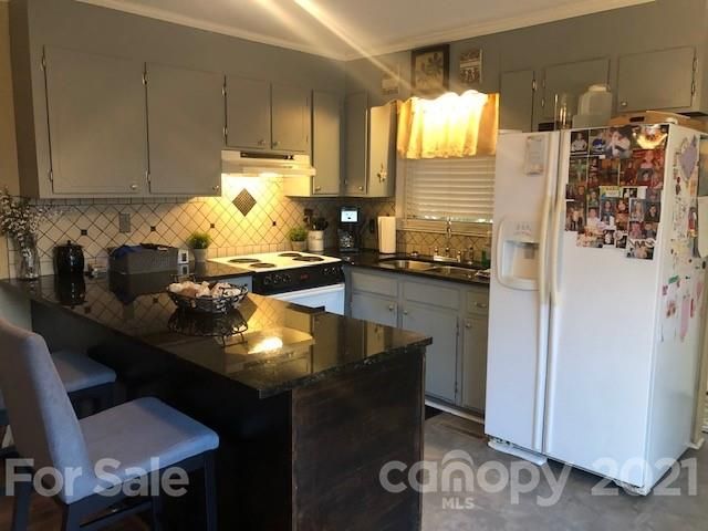 2014 Townview Dr, Kannapolis, NC 28081