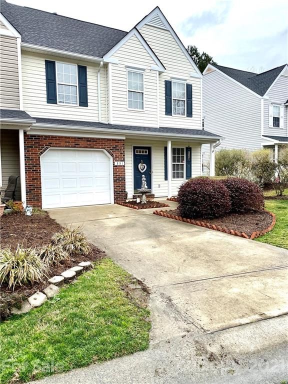 331 Pineville Forest Dr, Pineville, NC 28134