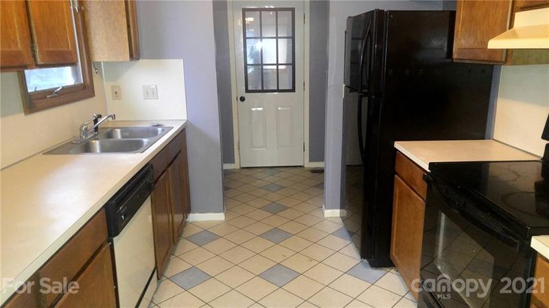 2140 21st St NE, Hickory, NC 28601