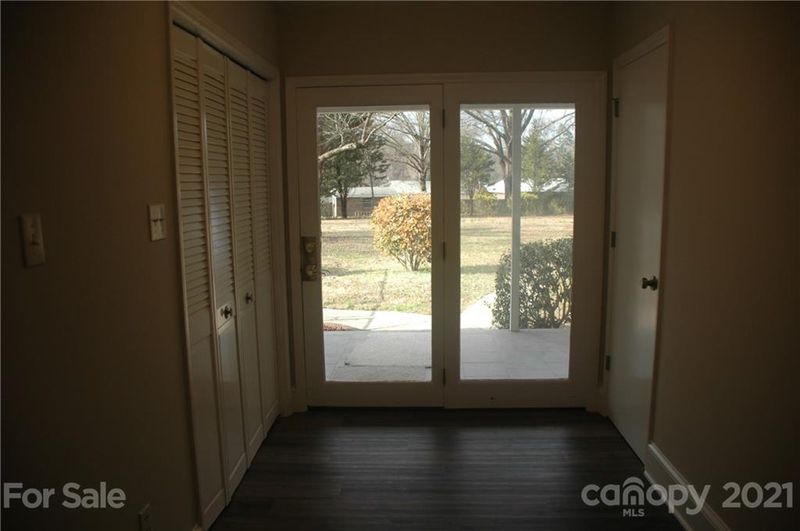 521 Gray Dr, Charlotte, NC 28213