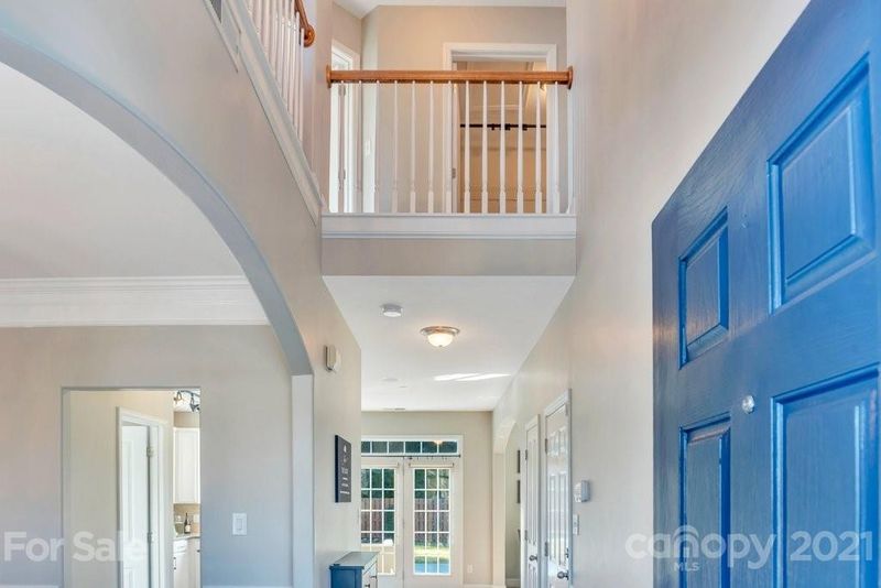 9746 Long Hill Dr, Charlotte, NC 28214
