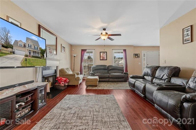 2009 Longhorn Dr, Dallas, NC 28034
