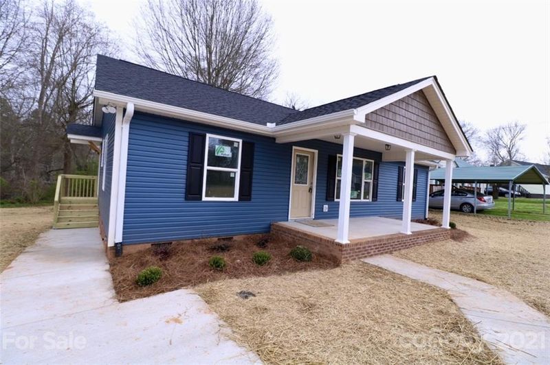 404 N Davis St, Dallas, NC 28034