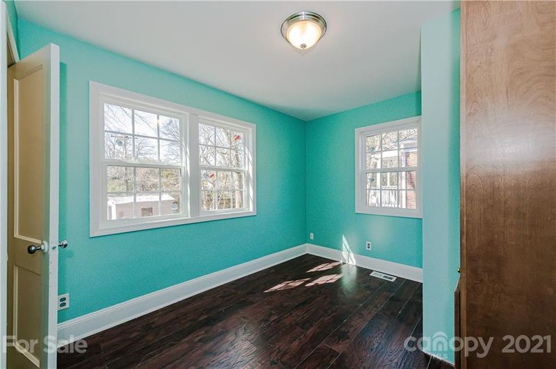 548 E Woodlawn Rd, Charlotte, NC 28209