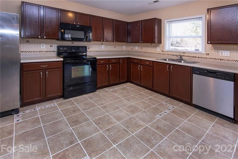 9542 Bayview Pw, Charlotte, NC 28216