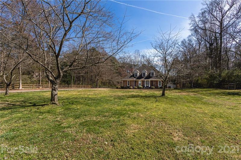 2734 Rice Rd, Matthews, NC 28105