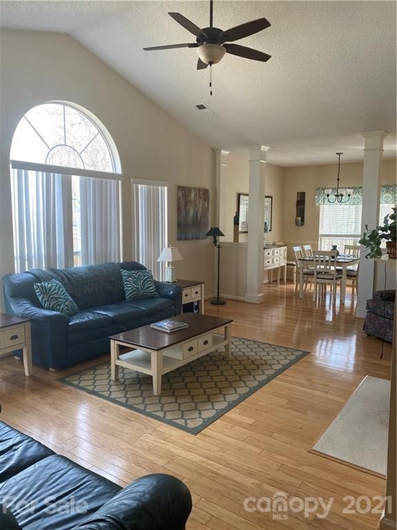 14124 Misty Brook Ln, Charlotte, NC 28273