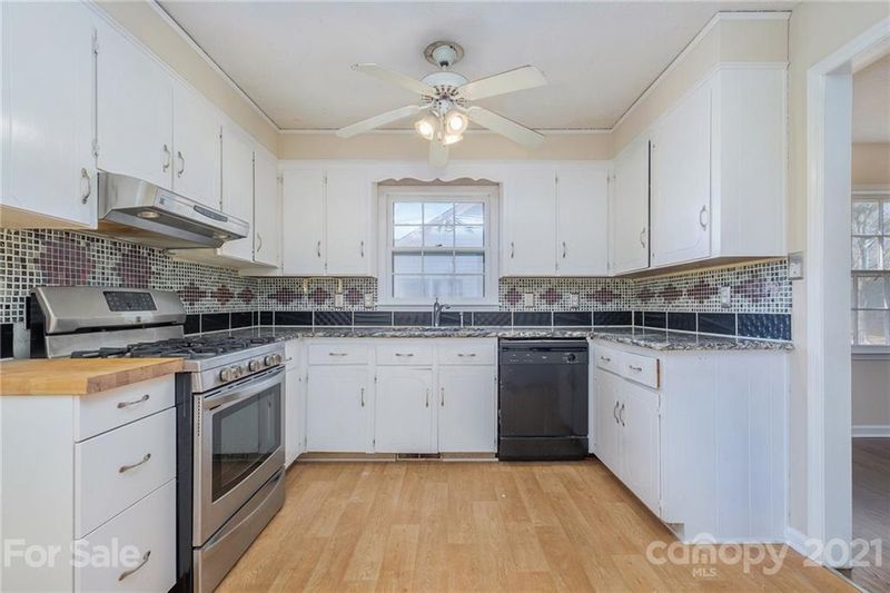 6506 Eaglecrest Rd, Charlotte, NC 28212