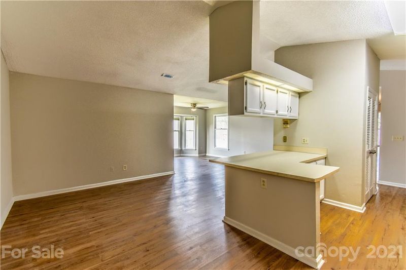 6219 Rosecroft Dr, Charlotte, NC 28215