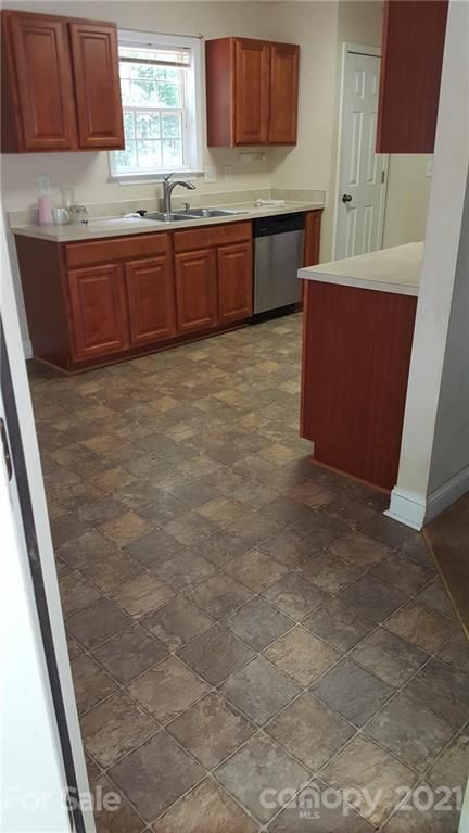 2022 Forget Me Not Ln, Wingate, NC 28174