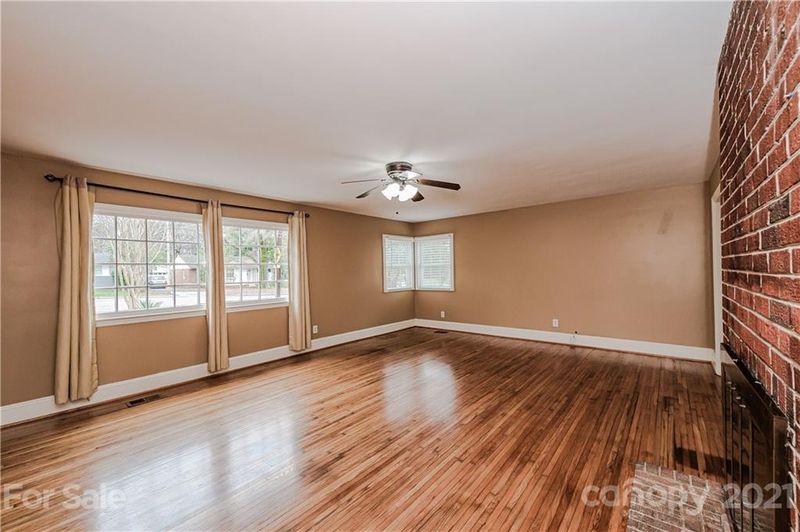 542 Woodlawn Rd E, Charlotte, NC 28209