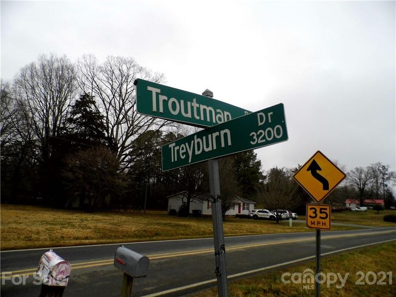 10379 Troutman Rd, Midland, NC 28107