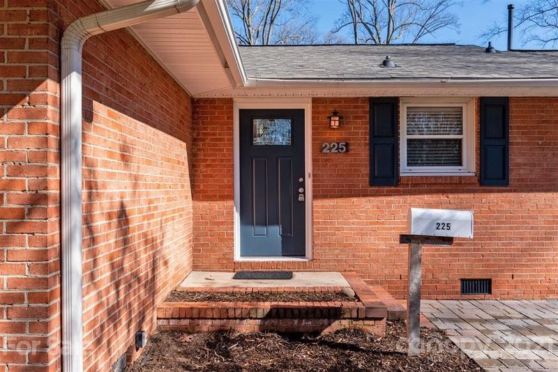 225 Seneca Pl, Charlotte, NC 28210