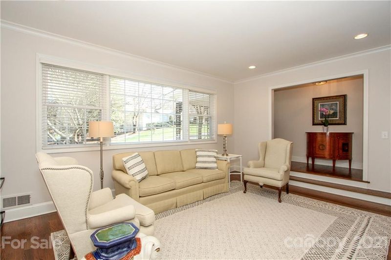 601 Manning Dr, Charlotte, NC 28209
