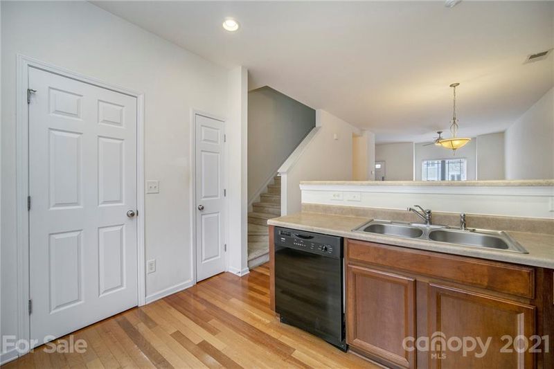 1129 Kurt Ct, Charlotte, NC 28209