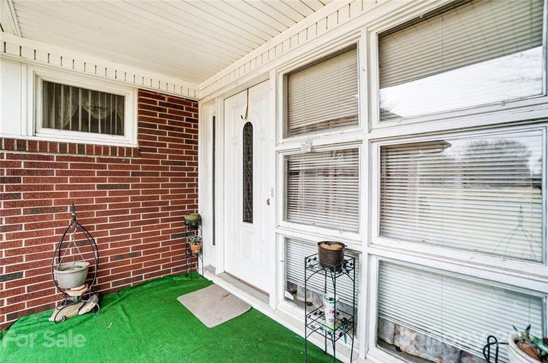 925 S Brady Ave, Newton, NC 28658
