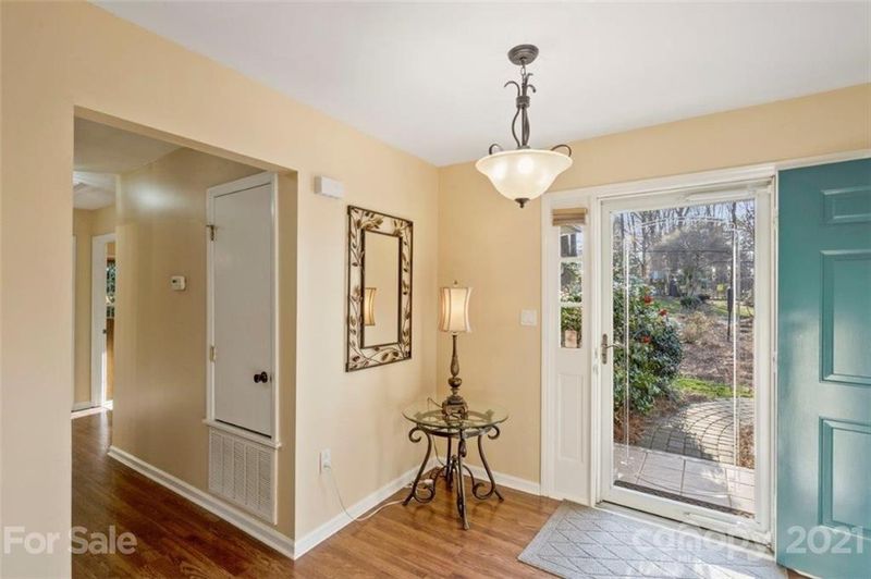 9635 Covedale Dr, Charlotte, NC 28270