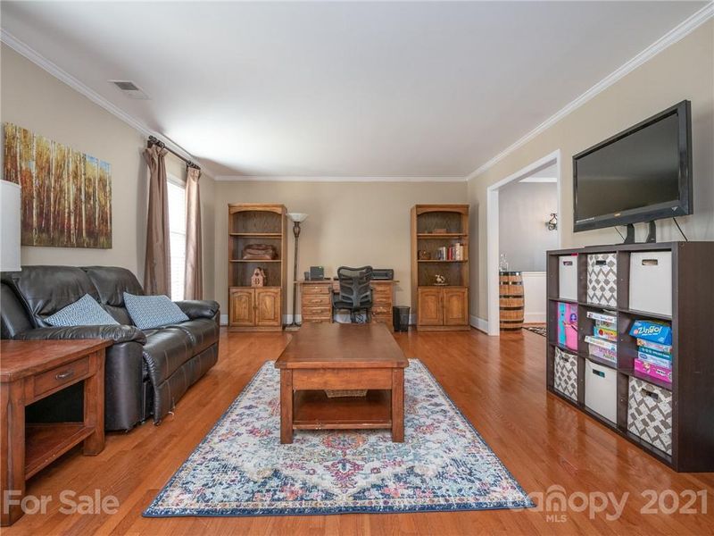 512 Foxfield Ln, Matthews, NC 28105