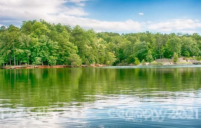 2044 Canova Dr, Mount Holly, NC 28120