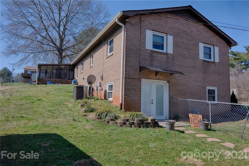 1123 Shannon Dr, Newton, NC 28658