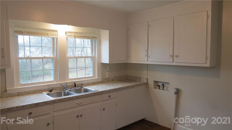 206 E Boston Ave, Bessemer City, NC 28016