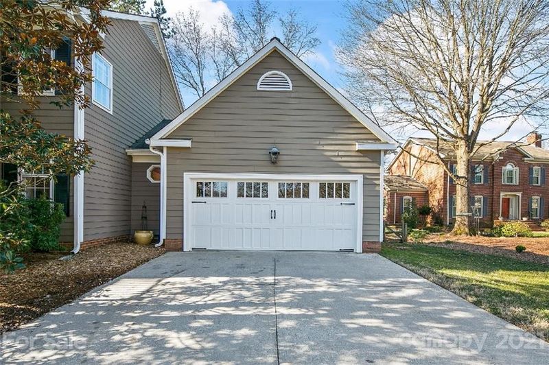 620 Stratford Woods Rd, Matthews, NC 28105