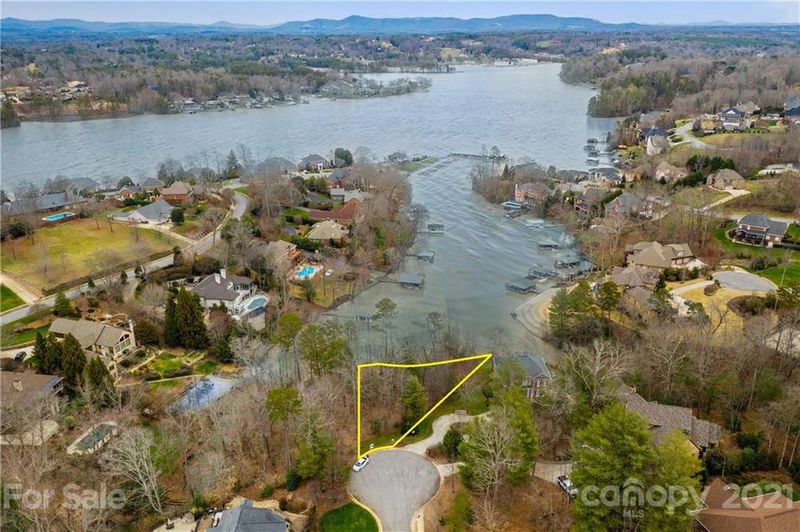 162 41st Ave NW #305, Hickory, NC 28601