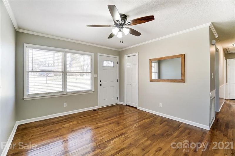 213 Point Cir, Belmont, NC 28012
