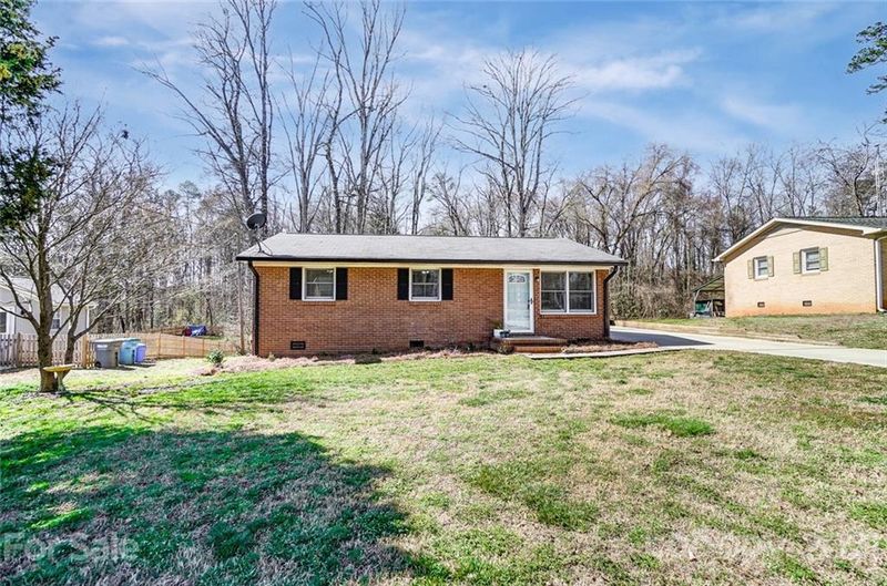 213 Point Cir, Belmont, NC 28012