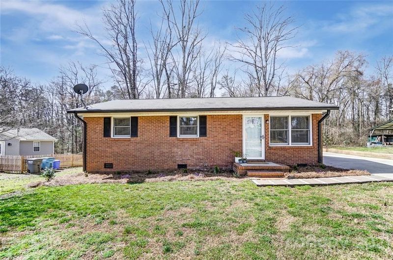 213 Point Cir, Belmont, NC 28012