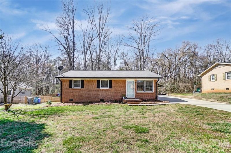 213 Point Cir, Belmont, NC 28012