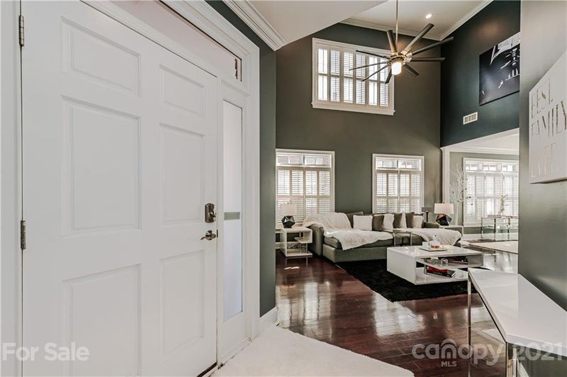 4124 Sharon Commons Ln, Charlotte, NC 28210
