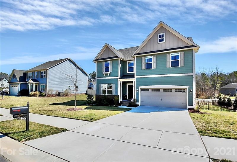 1201 Clover Ln, Matthews, NC 28104