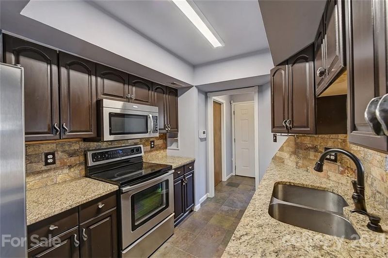 410 W 8th St #A, Charlotte, NC 28202