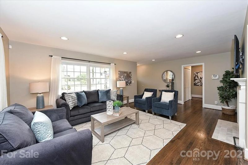 3111 Cambridge Rd, Charlotte, NC 28209