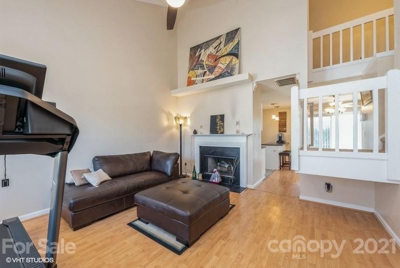 3845 Mosscroft Ln, Charlotte, NC 28215