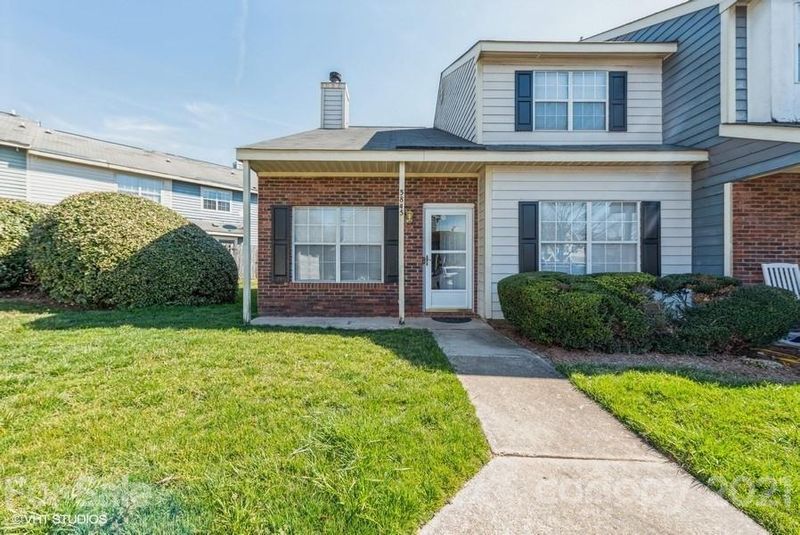 3845 Mosscroft Ln, Charlotte, NC 28215