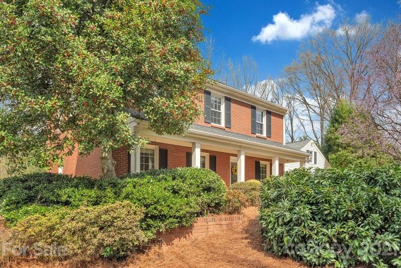 8145 High Oaks Ln, Charlotte, NC 28277