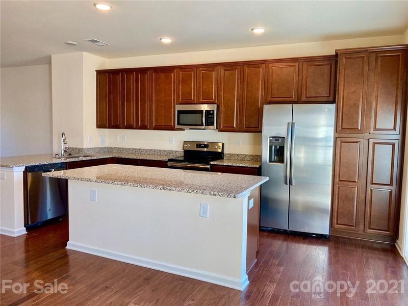 5011 Spring Arbor Ln, Charlotte, NC 28213