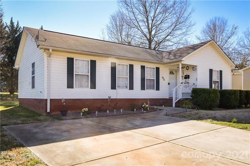 930 Johnson St, Clover, SC 29710