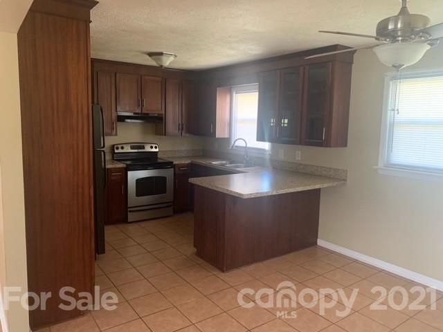 2220 24th St NE, Hickory, NC 28601