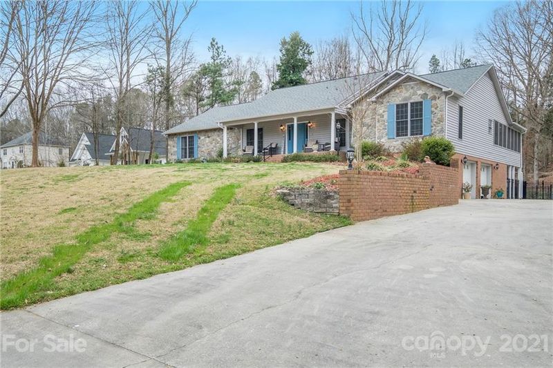 1905 Tara Trl, Lancaster, SC 29720