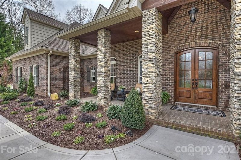 2049 Fitzhugh Ln, Matthews, NC 28104