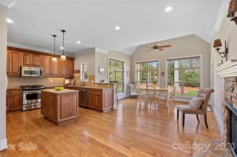 216 Limerick Dr, Matthews, NC 28104