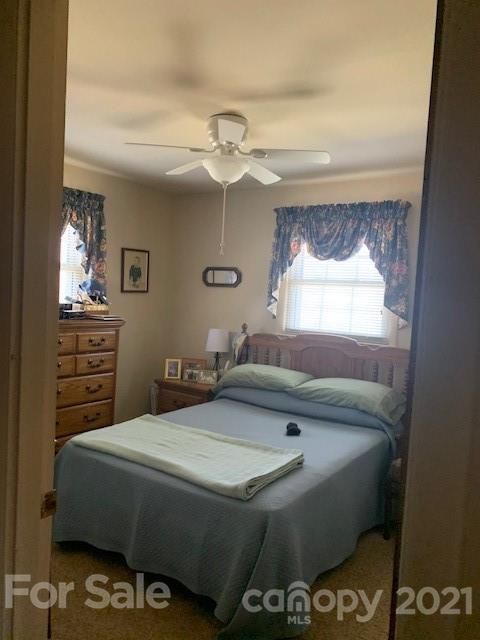 2425 23rd Avenue Pl, Hickory, NC 28601