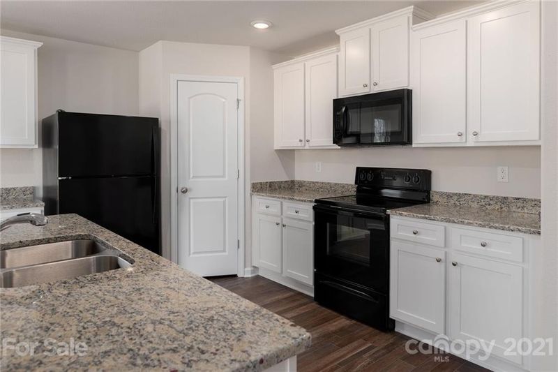 6112 Ahoskie Dr, Charlotte, NC 28215