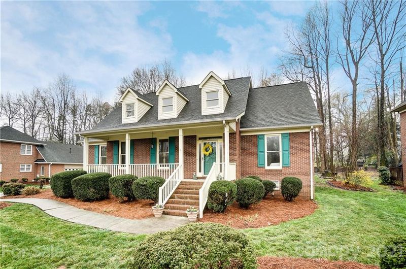 1300 Guildcrest Ln, Charlotte, NC 28213